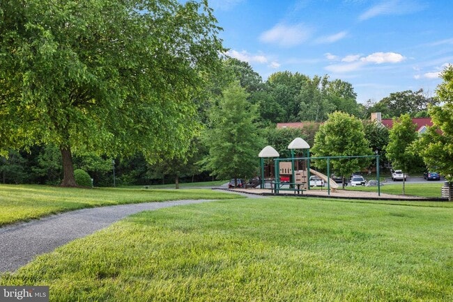 Building Photo - 6608 Beach Dr