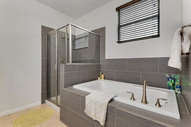 Building Photo - 1841 Radcliffe St