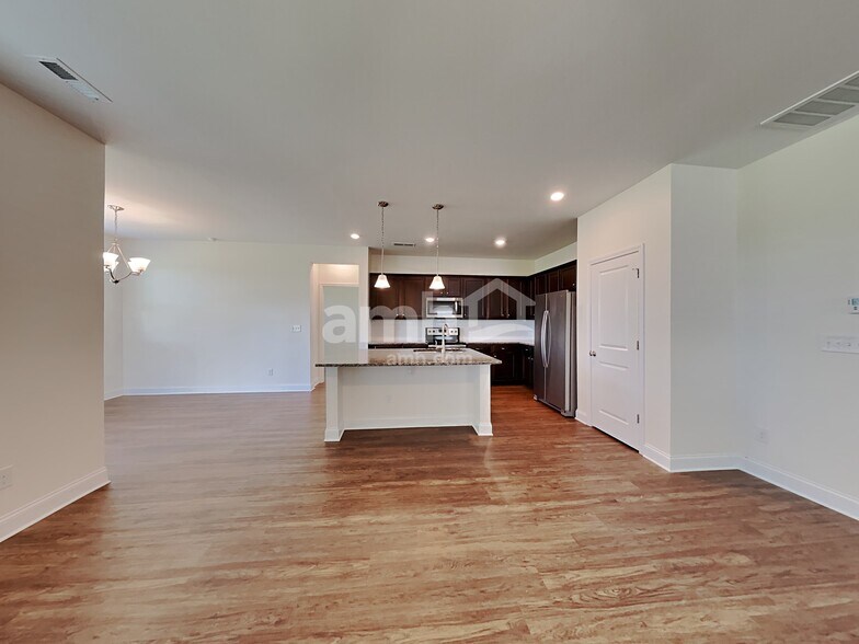 Building Photo - 113 Samara Ln
