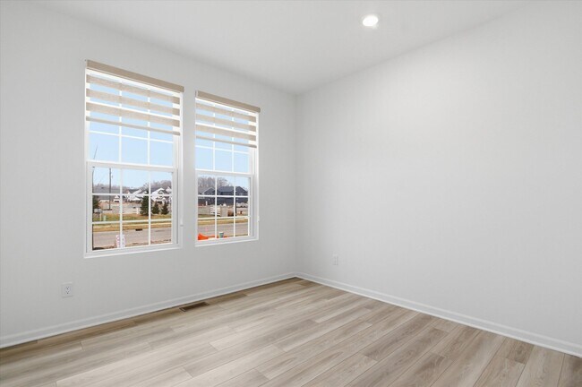 Building Photo - 709 Risdon Trail S