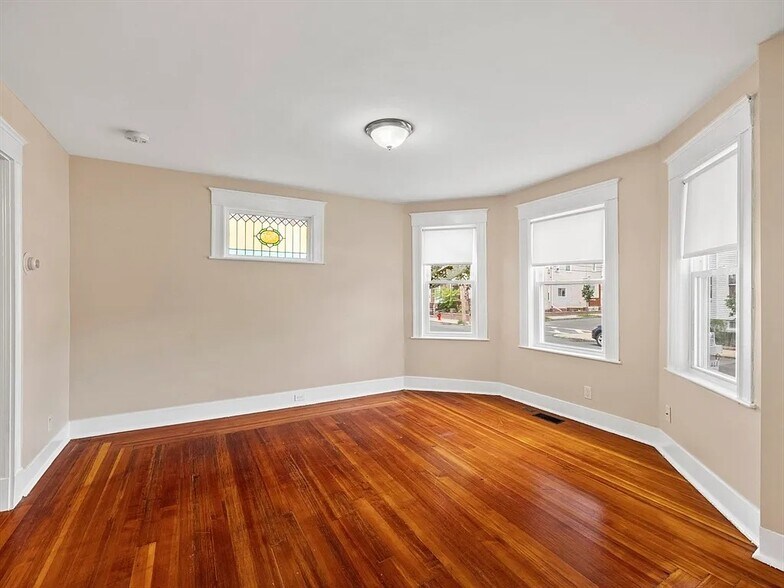 Building Photo - 115 Sagamore Ave