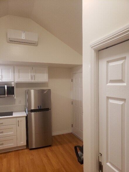 Building Photo - 2956 4th Ave