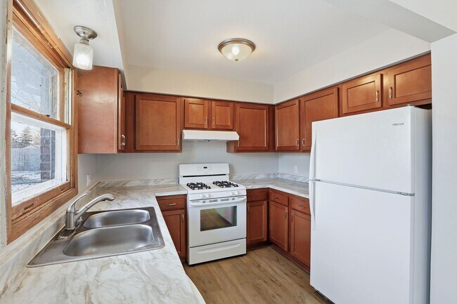 Building Photo - 836/840 Greenwood Court