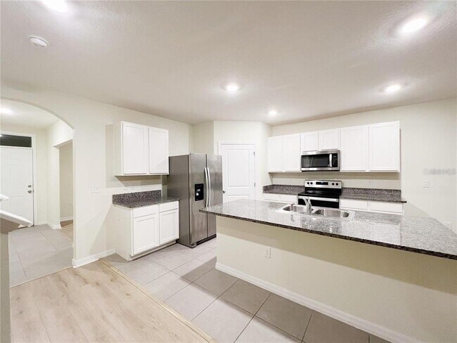 Building Photo - 16336 Little Garden Dr