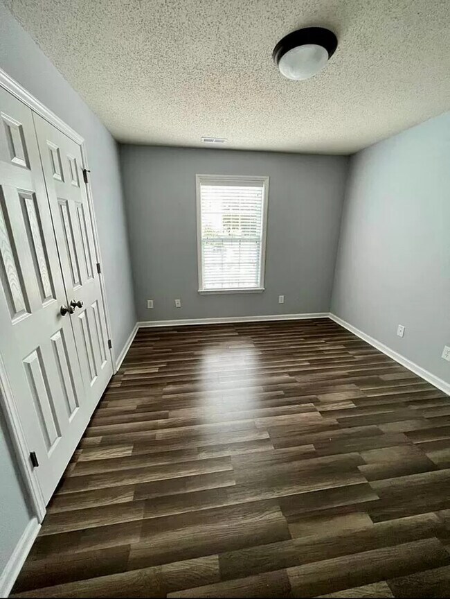 Building Photo - 3481 Forestdale Dr
