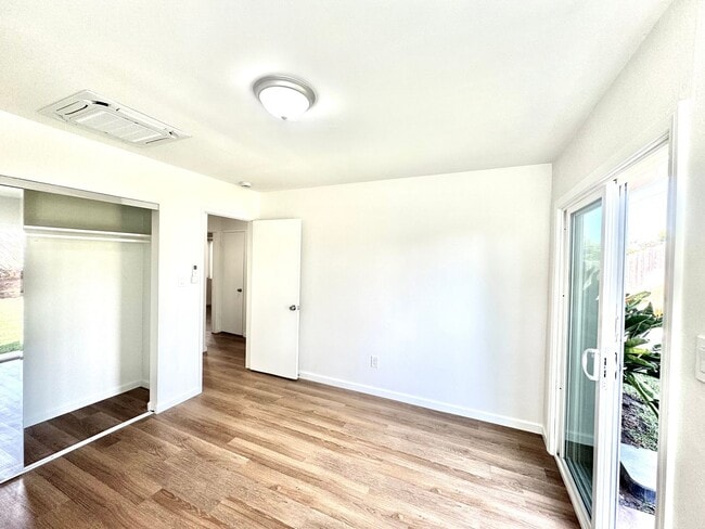 Building Photo - Beautifully Remodeled 4bd/2.5ba CLAIREMONT Home! Fenced yard, garage, PET friendly!