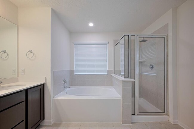 Building Photo - 5011 Pine Ridge Knoll Ct