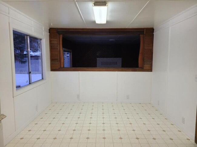 Building Photo - 303 E Christina St