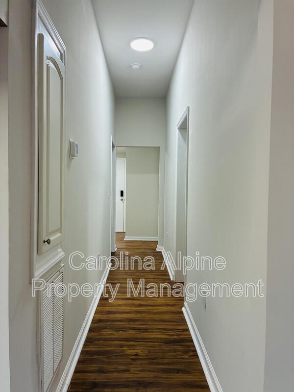 Building Photo - 506 Clegg St