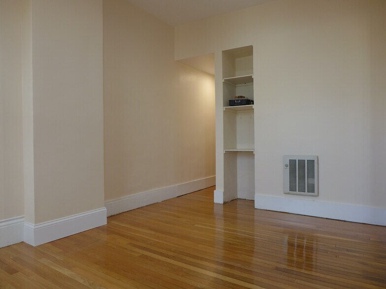 Building Photo - 44 Delle Ave