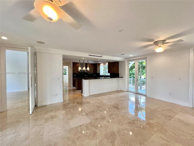 Building Photo - 573 Satinwood Dr