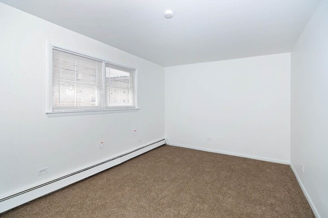 Building Photo - 14122 S School St