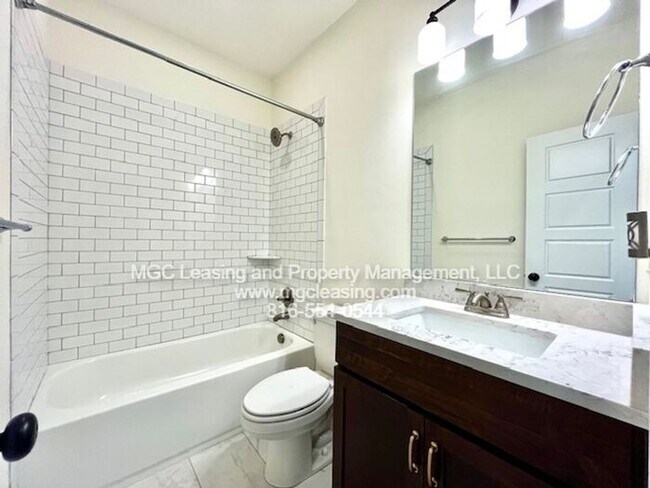 Building Photo - Coming Soon: Charming Prairie Lane Residence in Prime Parkville, MO