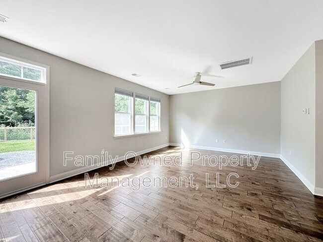Building Photo - 206 Wathen Dr