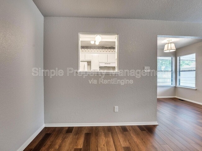 Building Photo - 1710 Hillcrest Dr