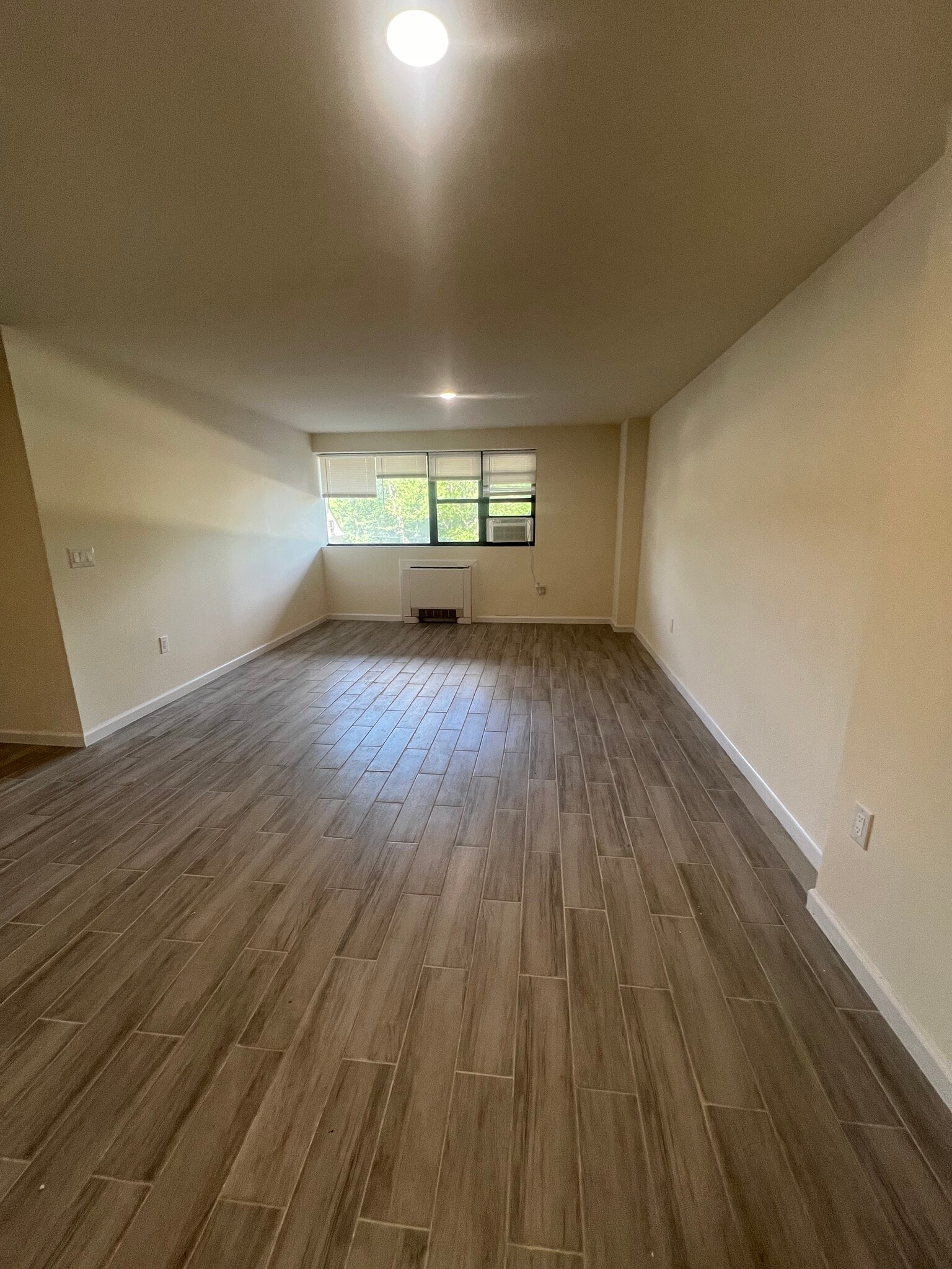 Building Photo - 123 S Munn Ave