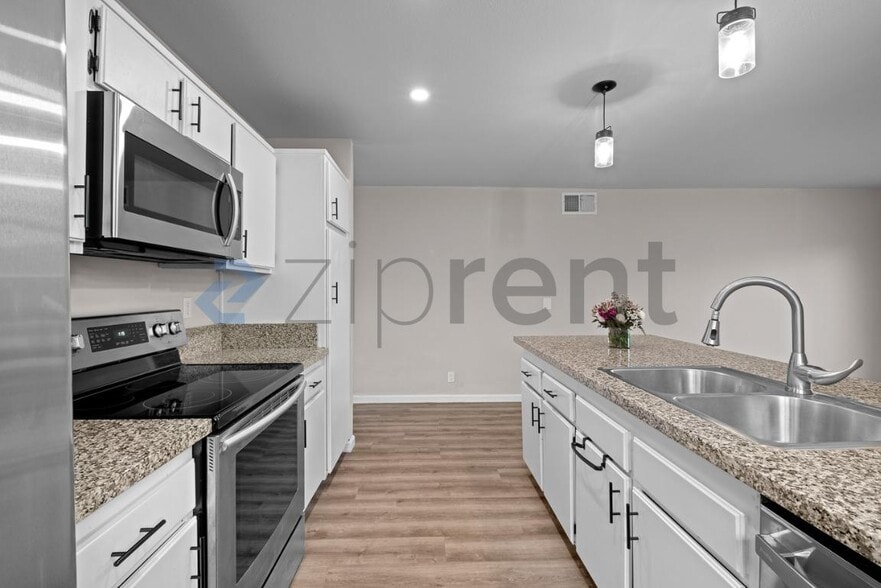 Building Photo - 208 Richard Pl