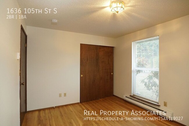 Building Photo - Cozy Two Bedroom Duplex in Tacoma Near Lew...