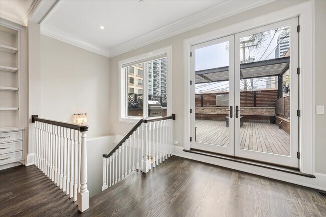 Building Photo - 458 W Deming Pl