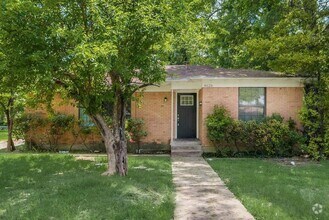 Building Photo - Welcome to this beautifully maintained hom...