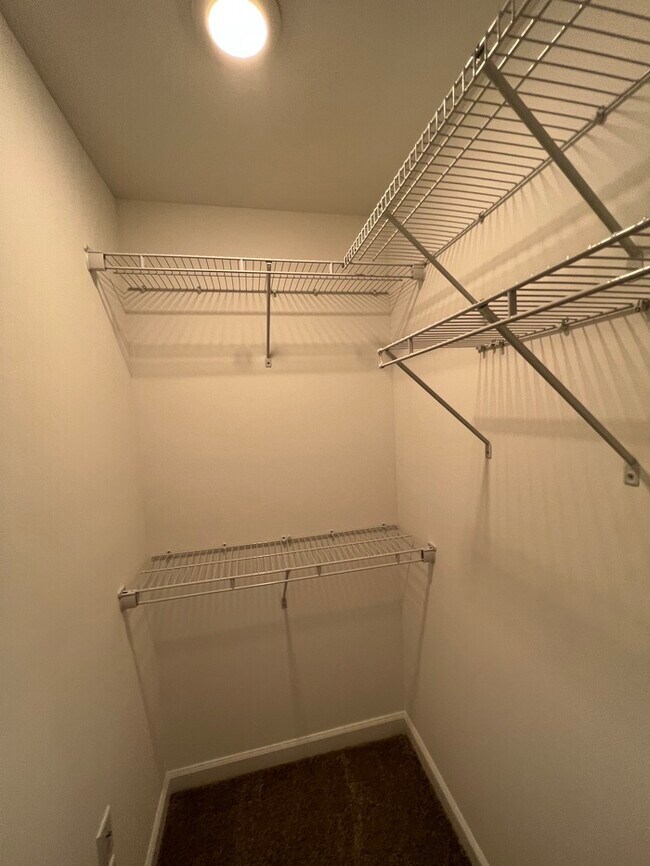 Building Photo - FIRST MONTH'S RENT FREE!