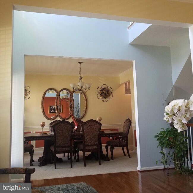 Building Photo - 1037 Suffolk Dr