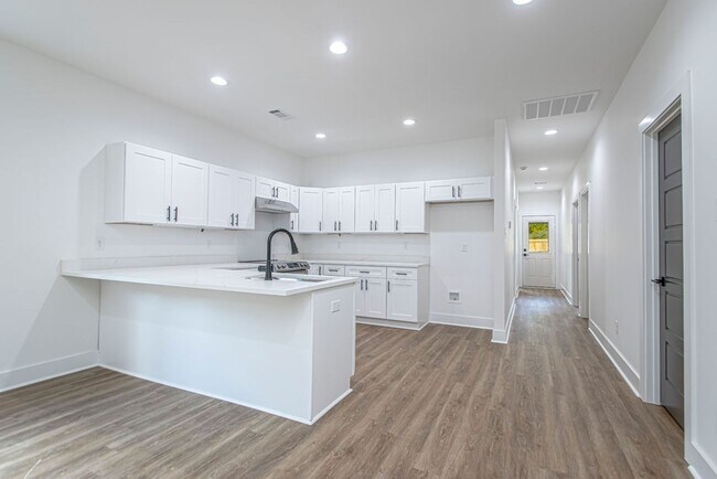 Building Photo - Move-In Ready New Construction Near Downtown & Hospitals!