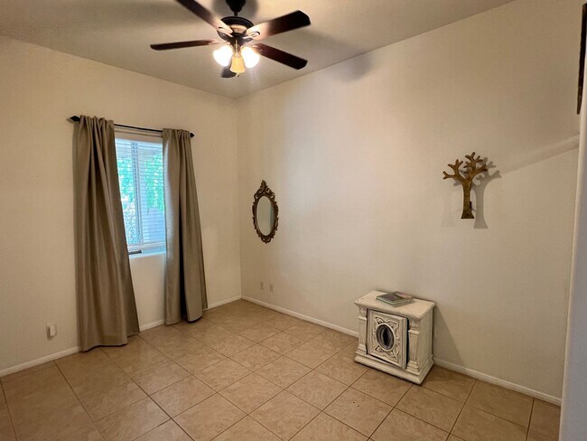Building Photo - Electric and Solar included in rent