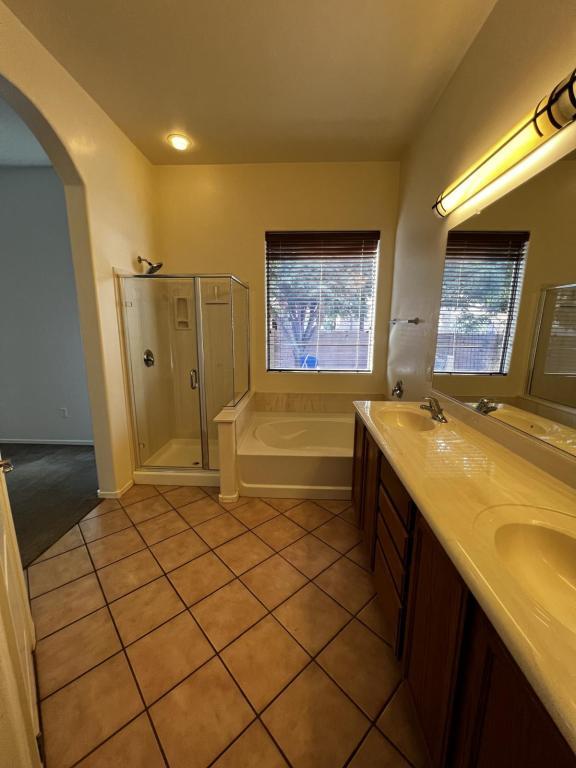 Building Photo - 12555 E Red Canyon Pl