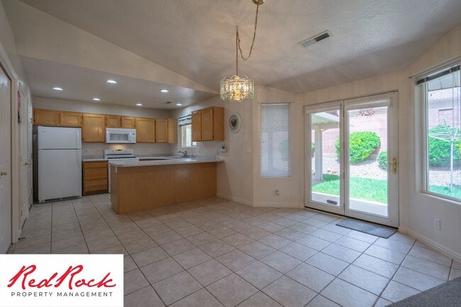 Building Photo - 3 Bed 2 Bath Home in Ivins with Views of Red Mountain