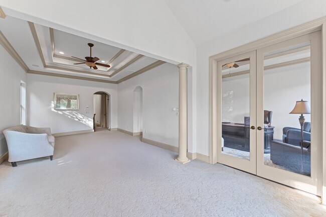 Building Photo - 102 La Vie Dr