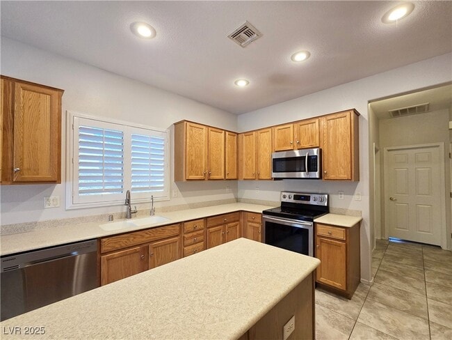 Building Photo - 533 Carmel Mesa Dr