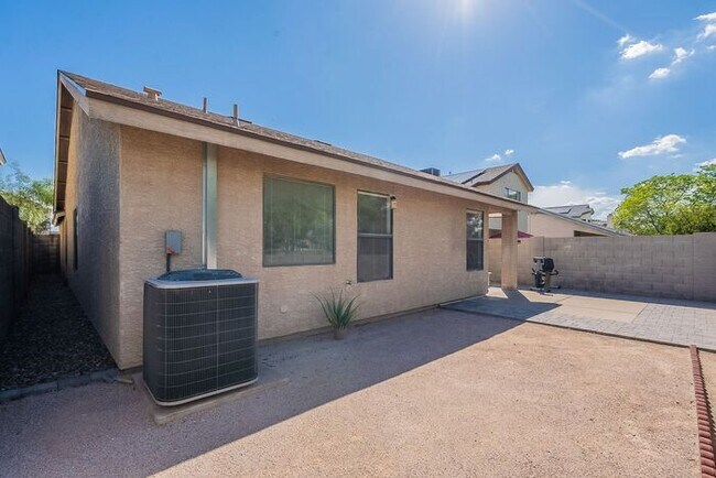 Building Photo - Great single family home!