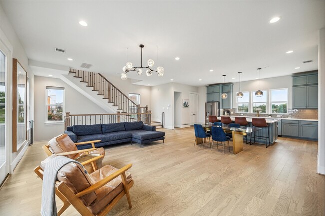 Building Photo - 2803 Hicks St