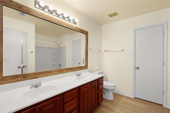 Building Photo - 2204 Cottontail Dr