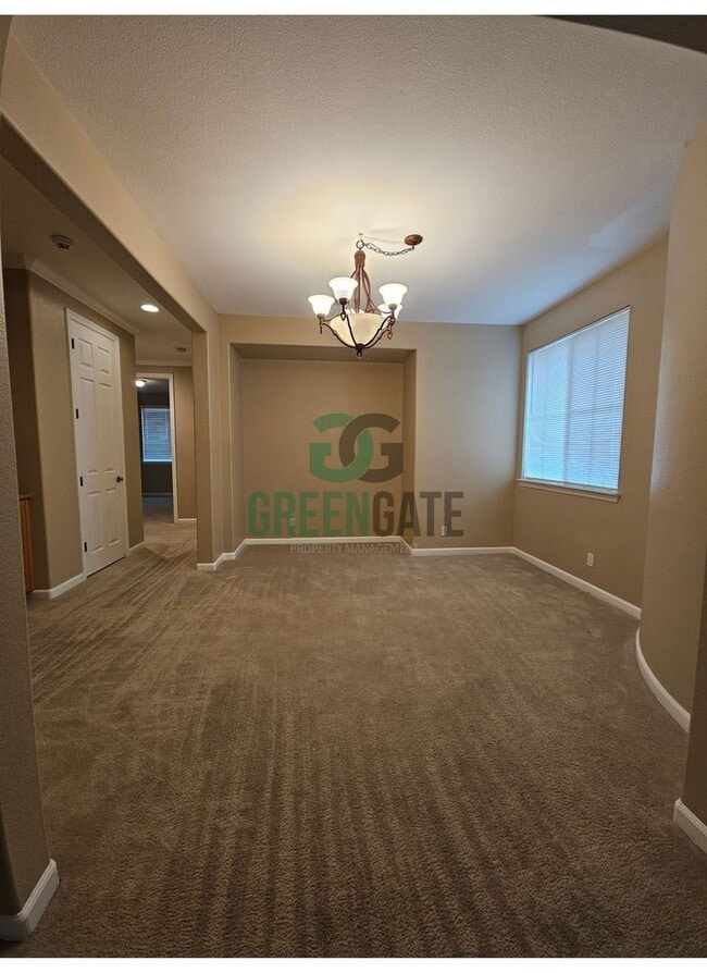 Building Photo - Spacious 4 Bedroom 3 Bath in Patterson! AV...