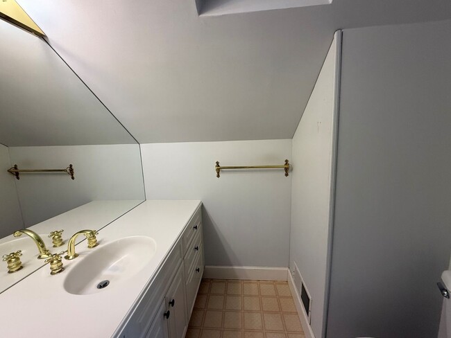 Building Photo - Now renting 3 bedroom House, visit our web...