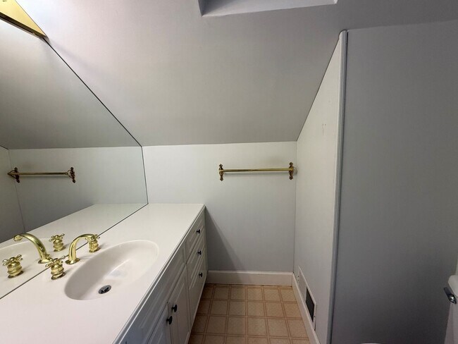 Building Photo - Now renting 3 bedroom House, visit our website at www.stillproperties.com