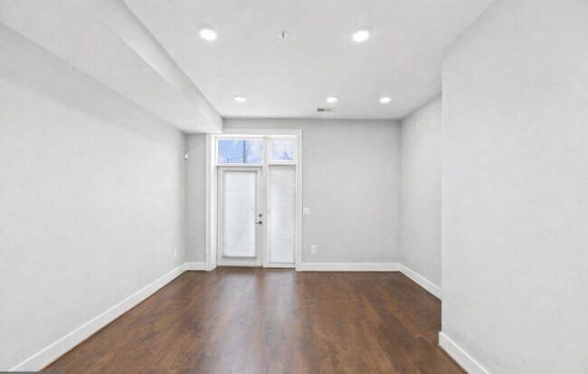 Building Photo - Modern Features Columbia Heights Neighborhood 2 Bedroom 2 Bath Condo with Balcony Pet Friendly