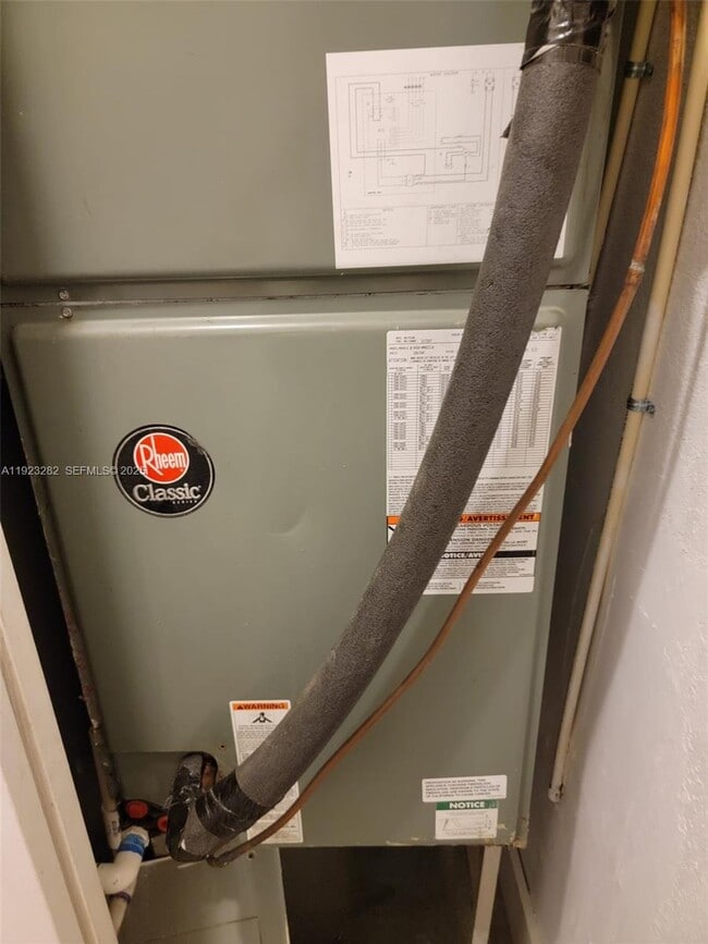 Building Photo - 2530 NW 17th St