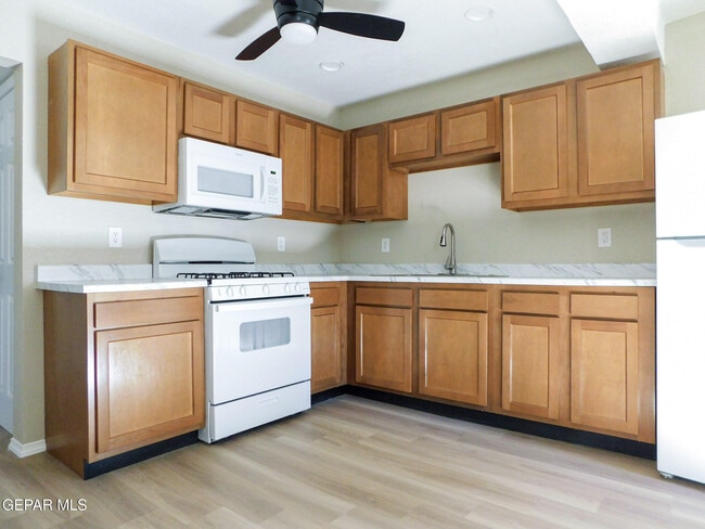 Building Photo - 8940 Ankerson St