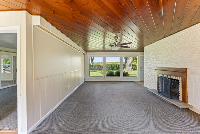 Building Photo - 4501 E Kuhn Rd