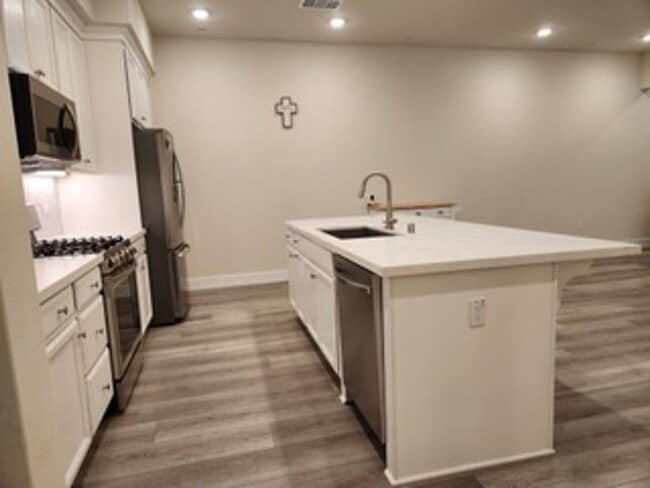 Building Photo - Upscale 2/2 Apartment in The Cannery!-$500 Off 1st Month's Rent