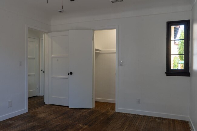 Building Photo - 1521 S Stanley Ave
