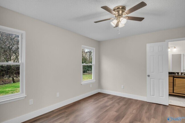 Building Photo - 213 Rebecca Pines Dr