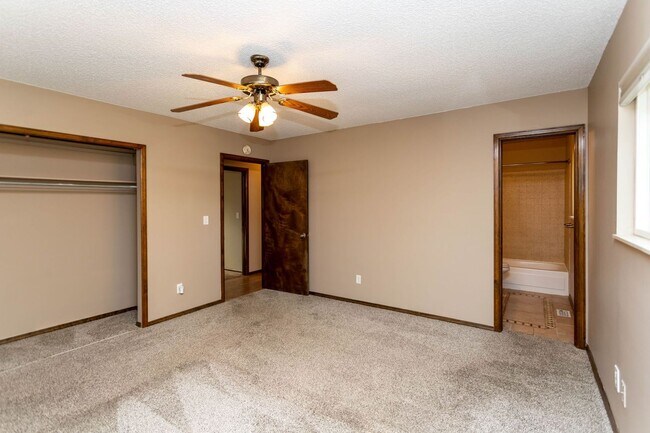 Building Photo - Comfortable Ranch-Style Living with Large Fenced Backyard!