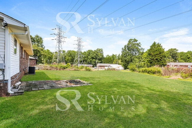 Building Photo - 218 Lily St