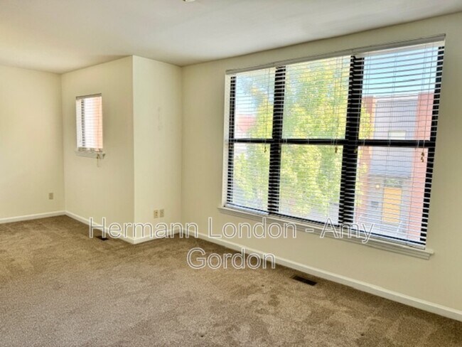 Building Photo - 4159 McPherson Ave