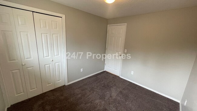 Building Photo - 3 BD | 2 BA Single-Level Home on Sprawling...