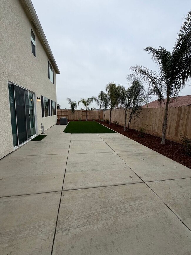 Building Photo - Spacious Brand New 4-Bedroom, 3-Bathroom Home with Solar & Low-Maintenance Yard